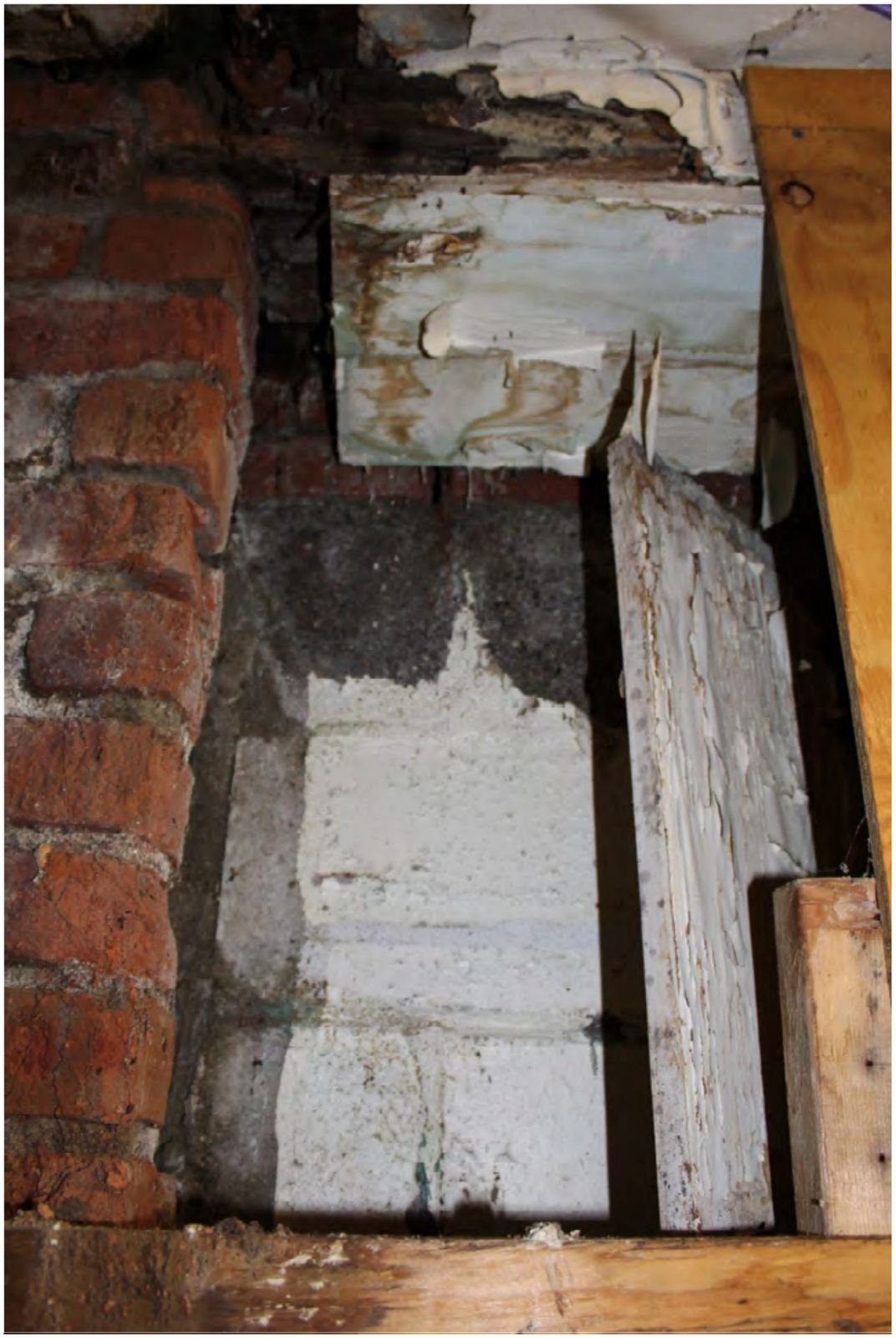Junction of the exterior Ohio sandstone and interior jail walls in the basement.